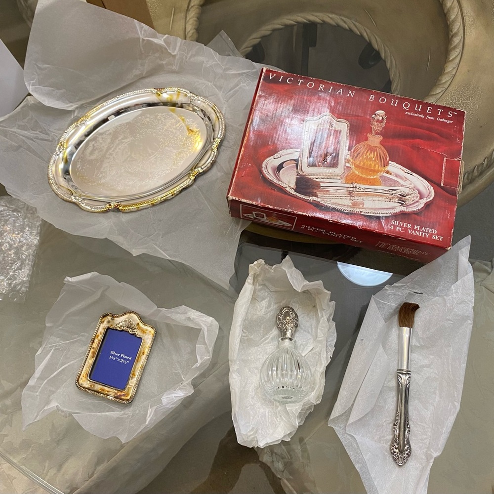 NIB Victorian Butiquets Silver Plated 4 pc. Vanity Set in Original Box